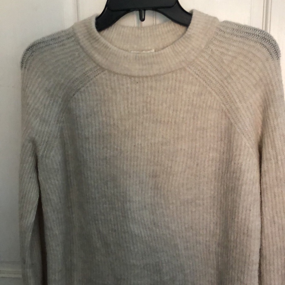 Basic/ Basique sweater pre owned size S